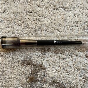 it cosmetics Black Makeup Brush with Silver Ferrule